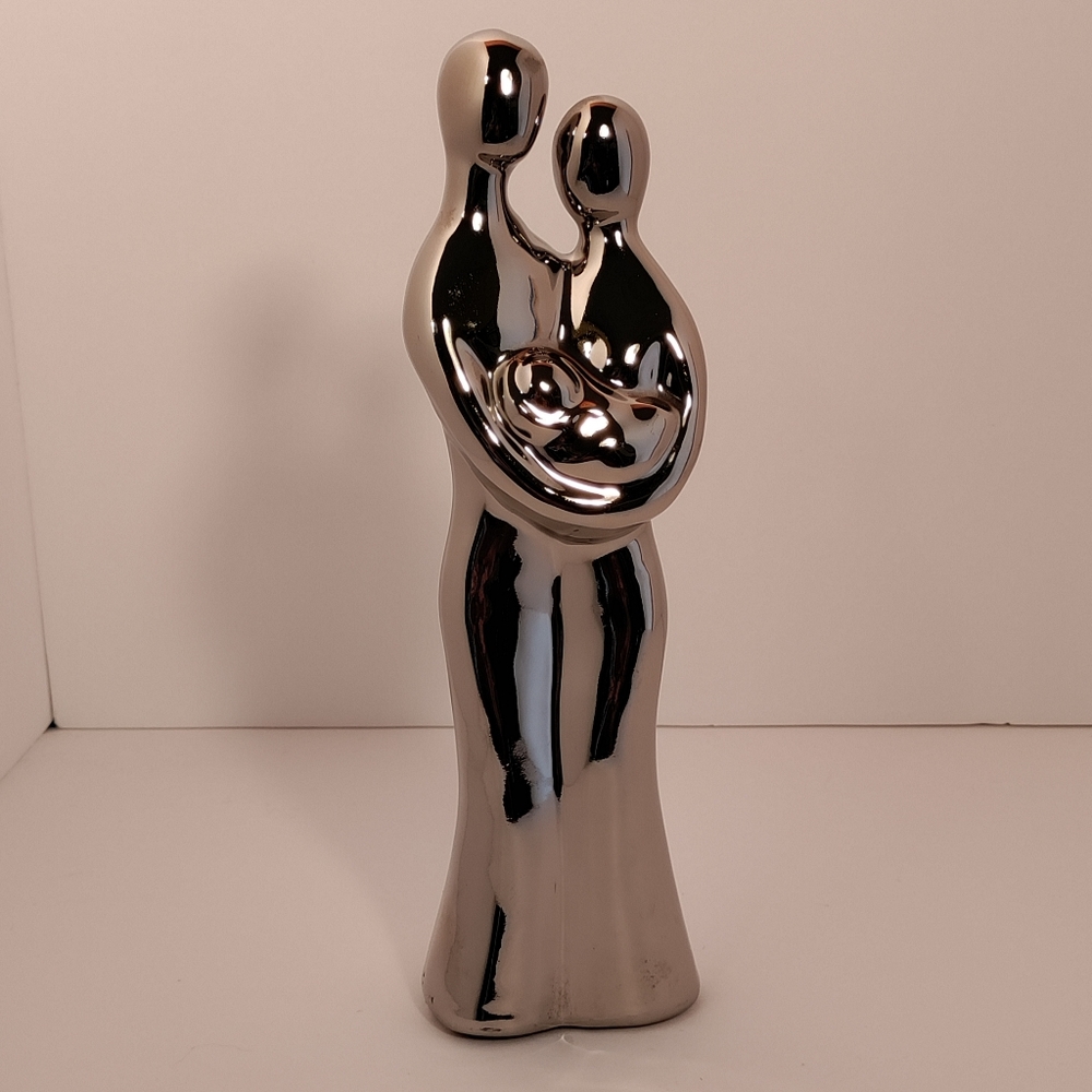 COUPLE & BABY FIGURINE⭐